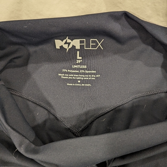 LAST CHANCE: Popflex cargo leggings in navy - Picture 3 of 3